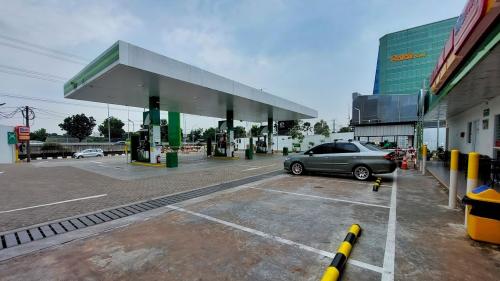 SPBU BP Lingkar Luar Barat, Gas Station | We provide Indonesia infrastructure map on various property sectors and data. Access property listings, infrastructure developments, news, and valuable transaction data for informed decisions.