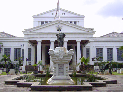 National Museum, Entertainment | We provide Indonesia infrastructure map on various property sectors and data. Access property listings, infrastructure developments, news, and valuable transaction data for informed decisions.