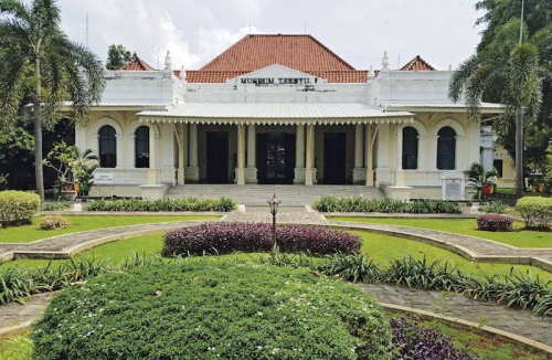 Textile Museum, Entertainment | We provide Indonesia infrastructure map on various property sectors and data. Access property listings, infrastructure developments, news, and valuable transaction data for informed decisions.