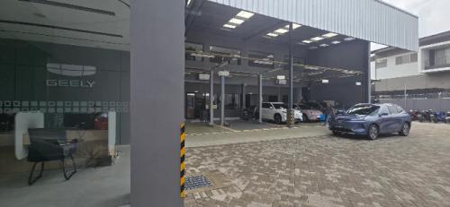 Geely Ambara Puri Indah, Automotive Dealership | We provide Indonesia infrastructure map on various property sectors and data. Access property listings, infrastructure developments, news, and valuable transaction data for informed decisions.