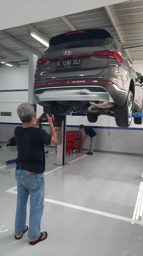 Hyundai Fatmawati, Automotive Dealership | We provide Indonesia infrastructure map on various property sectors and data. Access property listings, infrastructure developments, news, and valuable transaction data for informed decisions.