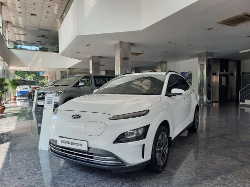Hyundai Simprug, Automotive Dealership | We provide Indonesia infrastructure map on various property sectors and data. Access property listings, infrastructure developments, news, and valuable transaction data for informed decisions.