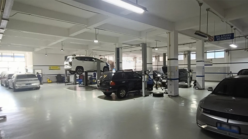 Hyundai Simprug, Automotive Dealership | We provide Indonesia infrastructure map on various property sectors and data. Access property listings, infrastructure developments, news, and valuable transaction data for informed decisions.