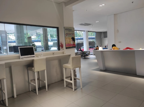 Hyundai Simprug, Automotive Dealership | We provide Indonesia infrastructure map on various property sectors and data. Access property listings, infrastructure developments, news, and valuable transaction data for informed decisions.