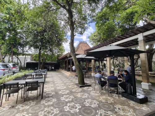 Bebek Kaleyo Cilandak, Stand Alone Retail | We provide Indonesia infrastructure map on various property sectors and data. Access property listings, infrastructure developments, news, and valuable transaction data for informed decisions.