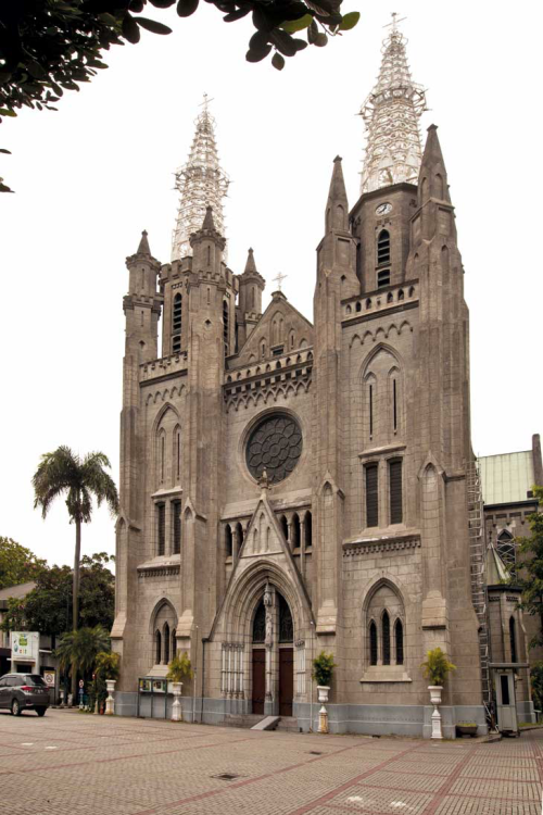 Jakarta Cathedral, Landmark | We provide Indonesia infrastructure map on various property sectors and data. Access property listings, infrastructure developments, news, and valuable transaction data for informed decisions.