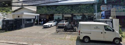Mercedes-Benz DAM Body & Paint Bandengan, Automotive Dealership | We provide Indonesia infrastructure map on various property sectors and data. Access property listings, infrastructure developments, news, and valuable transaction data for informed decisions.
