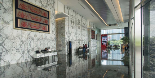 AIA Central merupakan gedung perkantoran  yang terletak di Jalan Jendral Sudirman, Jakarta Selatan. Gedung ini memiliki total luas bangunan 47.000 meter persegi...