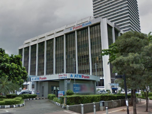 Gedung Bank Panin Senayan beralamat di Jalan Jendral Sudirman, Senayan, Jakarta Pusat. Gedung ini dibangun pada tahun 1980, terdiri dari 9 lantai dengan total l...