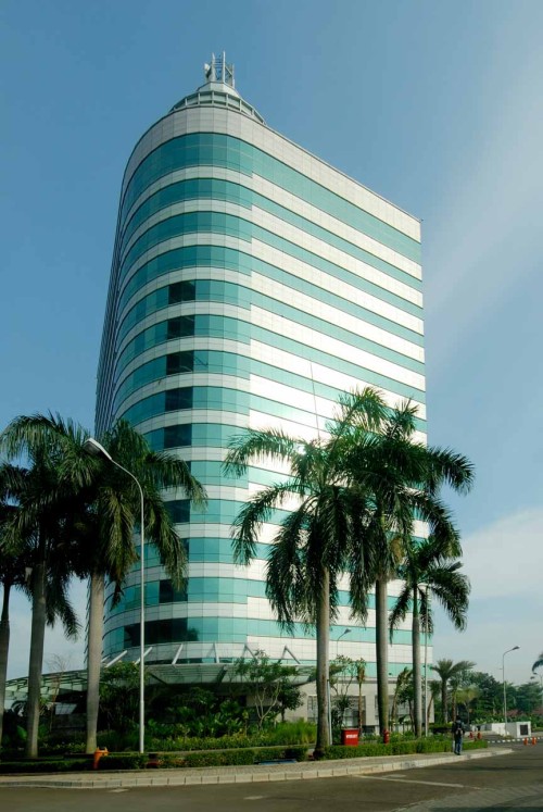 Graha Elnusa terletak di Jl. T. B. Simatupang, Jakarta Selatan. Gedung ini terdiri atas 17 lantai dengan total luas bangunan mencapai sekitar 18.800 meter perse...