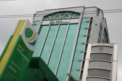 Menara Jamsostek merupakan gedung perkantoran yang terdiri atas 2 bagian, yaitu menara utara (north) dan selatan (south). Gedung ini berada di kawasan CBD,  tep...