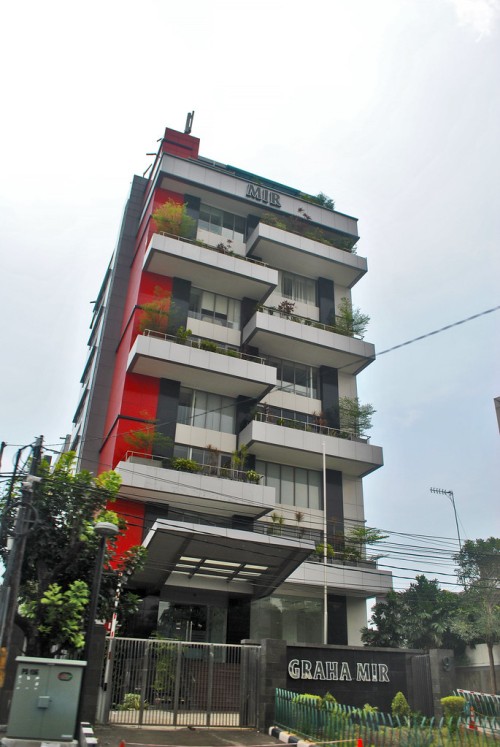 Graha Mandiri Inti Realty (MIR) terletak di Jl. Pemuda No.9 RT.8/RW.4, Rawamangun, Jakarta Timur. Bangunan yang dikembangkan oleh PT. Mandiri Inti Realty ini te...
