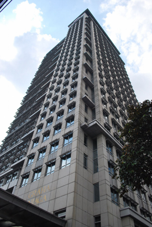 Graha Niaga merupakan gedung perkantoran  yang berada di Jalan Sudirman, Jakarta. Gedung ini terdiri dari 30 lantai dengan total luas bangunan 28.794 meter pers...
