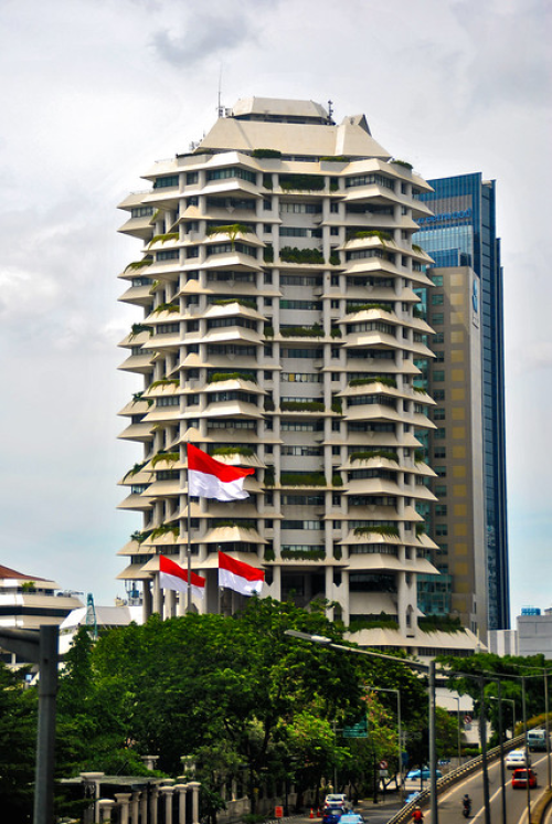 Intiland atau juga dikenal sebagai Intiland tower merupakan gedung perkantoran  yang tersedia untuk disewakan. Gedung ini berada di salah satu area pusat kawasa...