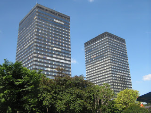 Landmark 1 merupakan gedung perkantoran tipe  yang berada di Jalan Sudirman, Jakarta Selatan. Bangunan ini memiliki luas total 55.000 meter persegi dan memiliki...