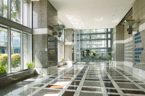 Plaza Kuningan South Tower adalah salah satu dari gedung perkantoran Plaza Kuningan yang merupakan gedung  dan berada di Jalan Rasuna Said, Jakarta Selatan. Ged...