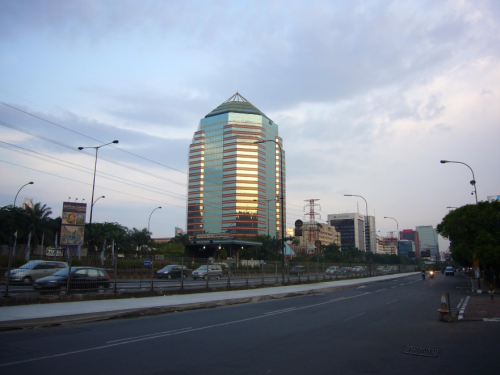 Landmark 1 merupakan gedung perkantoran  yang berada di Jalan Sudirman, Jakarta Selatan. Bangunan ini memiliki luas total 55.000 meter persegi dan memiliki 32 l...