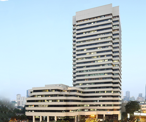 Chase Plaza terletak di koridor Jalan Sudirman, Jakarta Selatan. Gedung dengan tinggi 118 meter ini terbagi menjadi 3 bagian, yaitu bagian podium dengan 7 lanta...