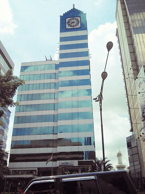 Palma One merupakan gedung perkantoran  yang terletak di Jalan Rasuna Said, CBD, Jakarta Selatan. Gedung Palma One terdiri dari 15 lantai dengan total luas bang...