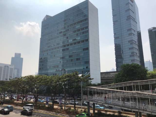 Plaza Sentral berlokasi di Jalan Sudirman, Jakarta Selatan. Dibangun pada tahun 1984, terdiri dari 21 lantai dengan total luas bangunan 22.234 meter persegi. Ge...