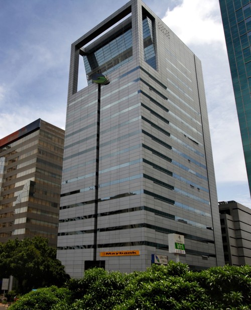Sona Topas Tower merupakan gedung perkantoran  yang terletak di kawasan Mega Kuningan, Jakarta Selatan. Gedung ini terdiri dari 21 lantai dengan total luas bang...