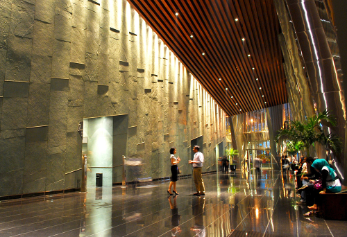 Gedung The Energy berada di kawasan SCBD Sudirman, Jakarta Selatan. Gedung ini terdiri dari 43 lantai dengan total luas bangunan 65.774 meter persegi. Gedung Th...