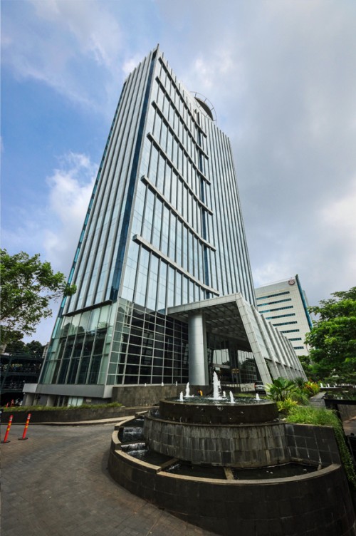 The Sovereign atau juga dikenal sebagai Sovereign Plaza berada di Jl. T.B. Simatupang Kav. 36, Jakarta Selatan. The Sovereign terdiri atas 23 lantai, dengan tot...
