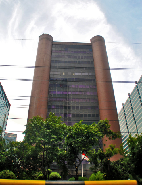 Wisma Argo Manunggal terletak di Jalan Gatot Subroto, Jakarta Selatan. Dibangun pada tahun 1985, Wisma Argo Manunggal memiliki 21 lantai dengan total luas bangu...