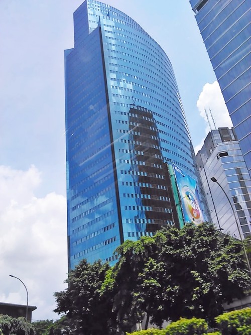 Wisma Mulia 2 merupakan gedung yang berbatasan langsung dengan Wisma Mulia 1 dan merupakan kembaran dari Wisma Mulia 1. Wisma mulia 2 merupakan gedung perkantor...