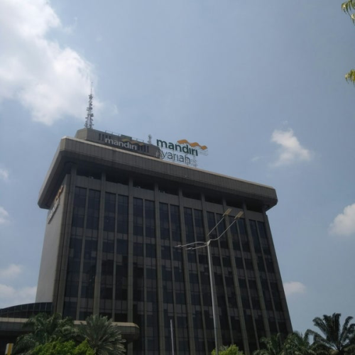Wisma Mandiri merupakan gedung perkantoran  yang terletak di Jalan M.H. Thamrin, Jakarta Pusat Gedung ini memiliki total luas bangunan 21,000 meter persegi, den...