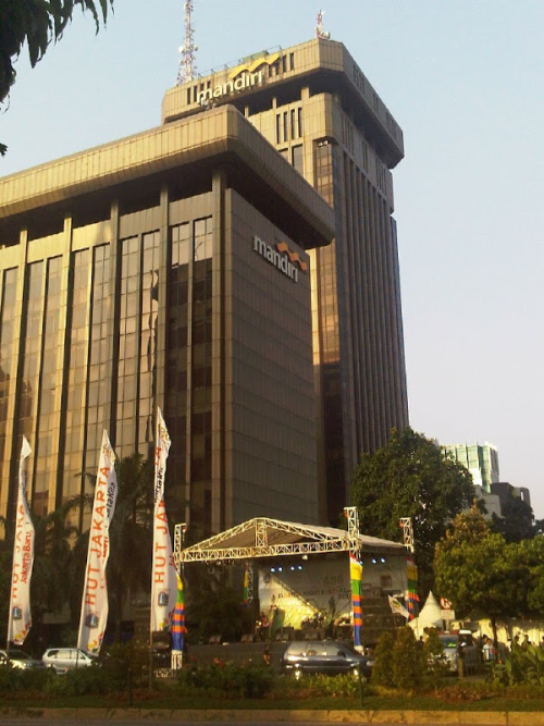 Wisma Mandiri merupakan gedung perkantoran  yang terletak di Jalan M.H. Thamrin, Jakarta Pusat Gedung ini memiliki total luas bangunan 21,000 meter persegi, den...