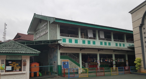 Al Azhar 10 Islamic Junior High School, Private School | We provide Indonesia infrastructure map on various property sectors and data. Access property listings, infrastructure developments, news, and valuable transaction data for informed decisions.
