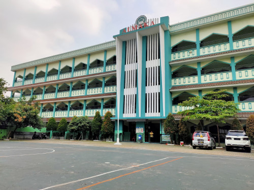 Almaka Islamic Junior High School Kalideres, Private School | We provide Indonesia infrastructure map on various property sectors and data. Access property listings, infrastructure developments, news, and valuable transaction data for informed decisions.