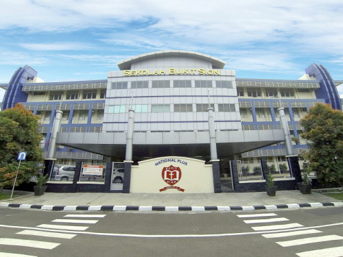 Bukit Sion Junior High School, Private School | We provide Indonesia infrastructure map on various property sectors and data. Access property listings, infrastructure developments, news, and valuable transaction data for informed decisions.