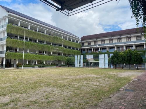 Labschool Senior High School Kebayoran, Private School | We provide Indonesia infrastructure map on various property sectors and data. Access property listings, infrastructure developments, news, and valuable transaction data for informed decisions.