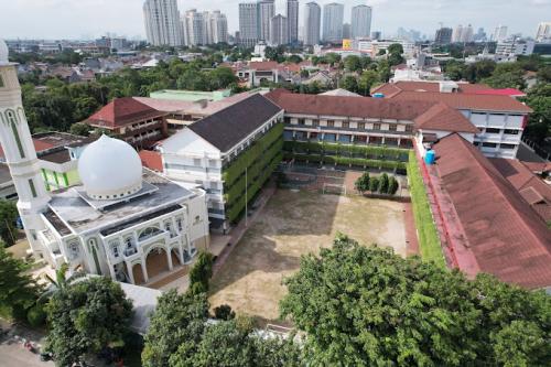 Labschool Junior High School Kebayoran, Private School | We provide Indonesia infrastructure map on various property sectors and data. Access property listings, infrastructure developments, news, and valuable transaction data for informed decisions.