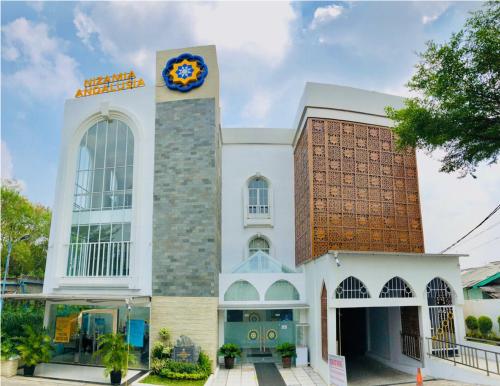 Nizamia Andalusia Primary School, Private School | We provide Indonesia infrastructure map on various property sectors and data. Access property listings, infrastructure developments, news, and valuable transaction data for informed decisions.