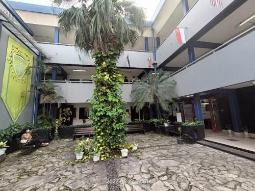 Raffles Junior High Christian School Pondok Indah, Private School | We provide Indonesia infrastructure map on various property sectors and data. Access property listings, infrastructure developments, news, and valuable transaction data for informed decisions.