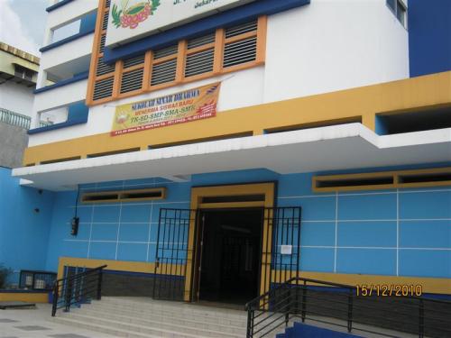 Sinar Dharma Junior High School, Private School | We provide Indonesia infrastructure map on various property sectors and data. Access property listings, infrastructure developments, news, and valuable transaction data for informed decisions.