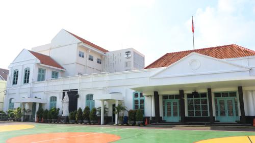 Santa Ursula Elementary School, Private School | We provide Indonesia infrastructure map on various property sectors and data. Access property listings, infrastructure developments, news, and valuable transaction data for informed decisions.
