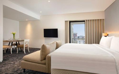 Oakwood Suites Kuningan, Service Rental Apartment, Grand Kuningan | We provide Indonesia infrastructure map on various property sectors and data. Access property listings, infrastructure developments, news, and valuable transaction data for informed decisions.