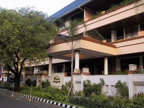Wijaya Executive Mansion, Service Rental Apartment, Landmirage Graha Ekatama Prakasa | We provide Indonesia infrastructure map on various property sectors and data. Access property listings, infrastructure developments, news, and valuable transaction data for informed decisions.