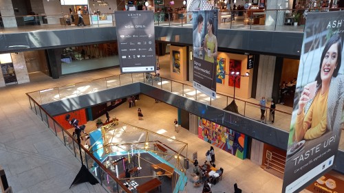 Ashta Mall @ District 8 atau yang sering disebut Ashta District 8 terletak di jantung kota Jakarta, tepatnya di Jl. Senopati No. 83. ASHTA dikelola oleh anak pe...