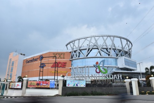Cipinang Indah Mall (CIM) adalah sebuah pusat perbelanjaan yang terintegrasi dengan fungsi perkantoran. Terletak di kawasan Superblok Cipinang Indah yang berlok...