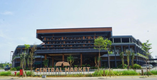Central Market PIK berlokasikan di Jalan Boulevard Raya, Kawasan Pantai Maju, Jakarta Utara. Pusat perbelanjaan yang beroperasi resmi pada Desember 2022 ini dik...