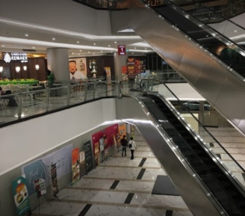 City Walk Gajah Mada merupakan pusat perbelanjaan yang terletak di Jalan Gajah Mada, Kecamatan Taman Sari, Jakarta Barat. Pusat perbelanjaan ini berdiri sejak 2...
