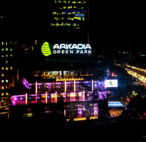 D'Entrance @Arkadia merupakan pusat perbelanjaan dan hiburan yang terletak di kawasan Pasar Minggu, Jakarta Selatan. Diresmikan pada tahun 2018, mal 5 lantai in...