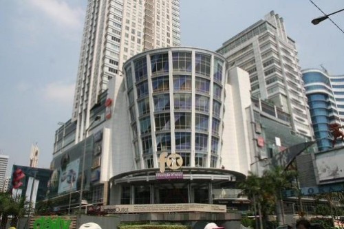 Fx Sudirman merupakan pusat perbelanjaan yang terletak di daerah Senayan, Kelurahan Gelora, Jakarta Pusat. Pusat perbelanjaan ini resmi beroperasi tanggal 21 Ju...