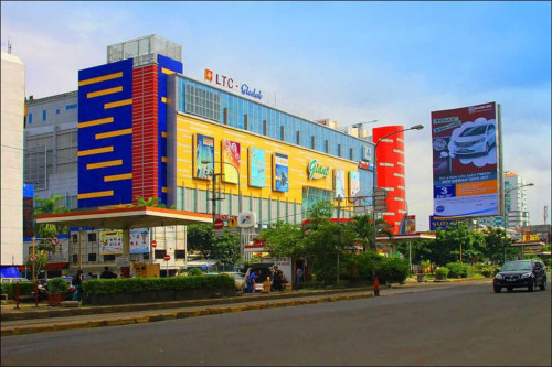 Glodok Plaza merupakan pusat perbelanjaan yang terletak di Jalan Pinangsia Raya, Kecamatan Taman Sari, Jakarta Barat. Pusat perbelanjaan ini diresmikan pertama...
