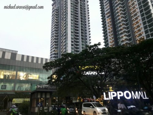 Lippo Mall Puri @St Moritz merupakan pusat perbelanjaan yang terletak di Jalan Puri Indah Raya, Kecamatan Kembangan, Jakarta Barat. Pusat perbelanjaan yang diba...